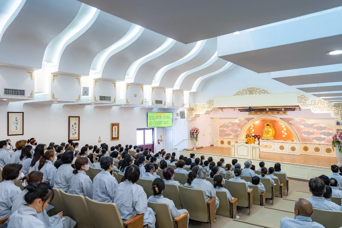 Hsi Lai Temple Holds Eight Precepts Retreat: Practicing the Dharma in Daily Life